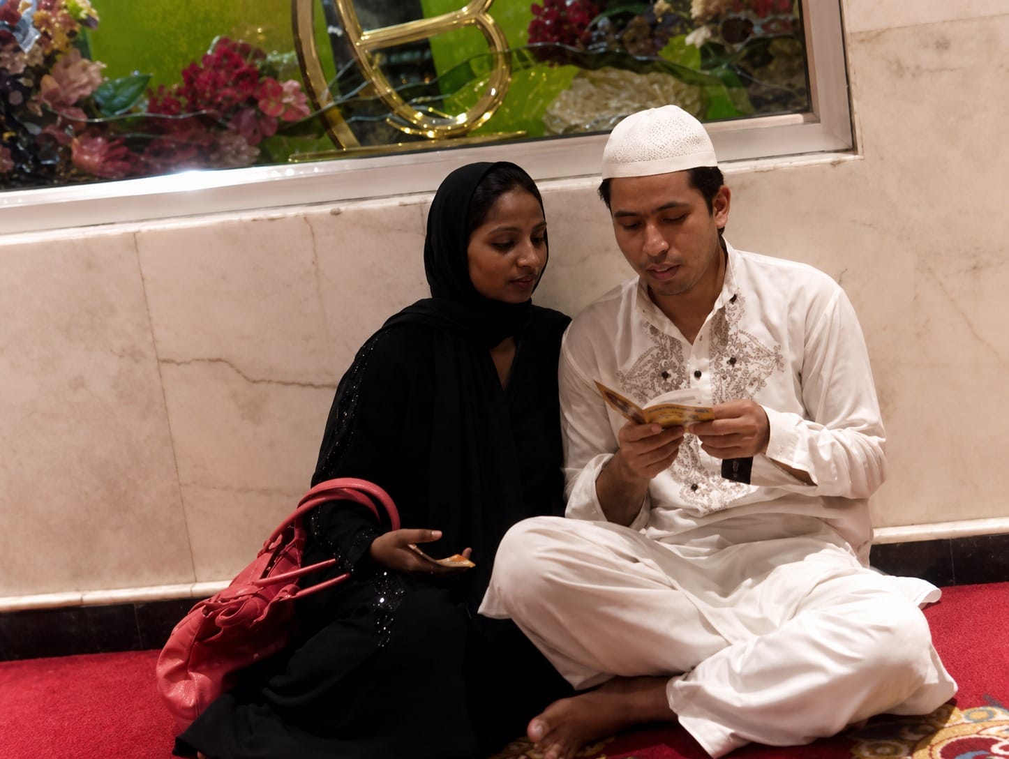 Muslim couple reading Japji Sahib at Amrit Vela