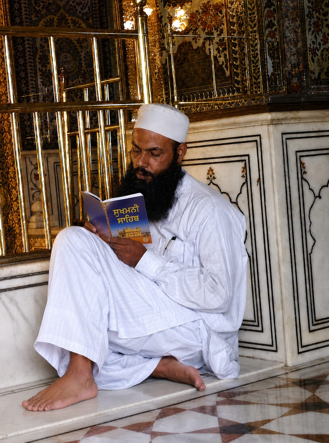 Muslim man reading Sukhmani Sahib at Sri Darbar Sahib